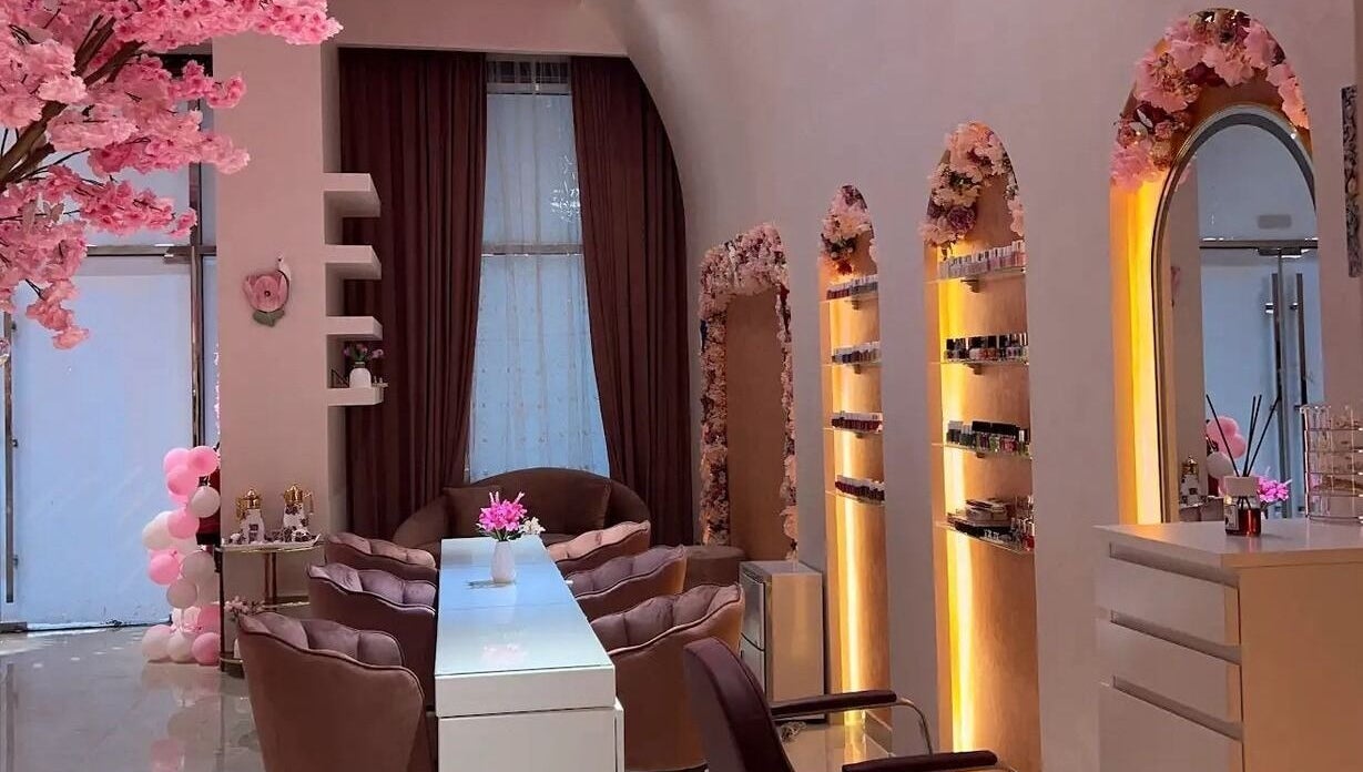Elegant interior of High End Details Beauty Salon in Sharjah with floral accents and cozy seating.