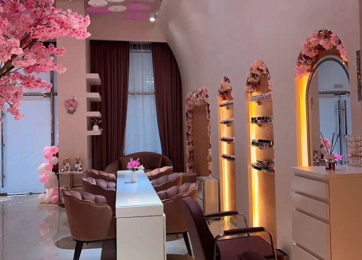 Elegant interior of High End Details Beauty Salon in Sharjah with floral accents and cozy seating.