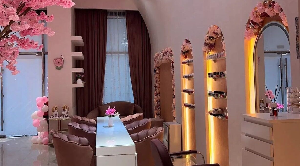 Elegant interior of High End Details Beauty Salon in Sharjah with floral accents and cozy seating.