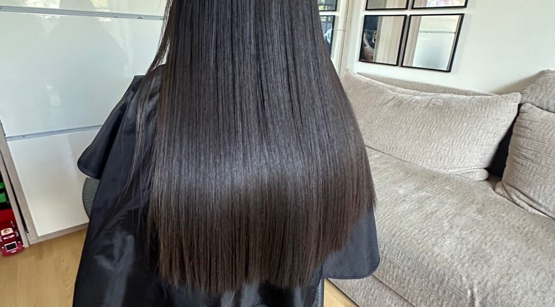 Cabello liso y brillante en Kyn - Alisados en Paris, Neuilly-sur-marne, Île-de-france, FR.