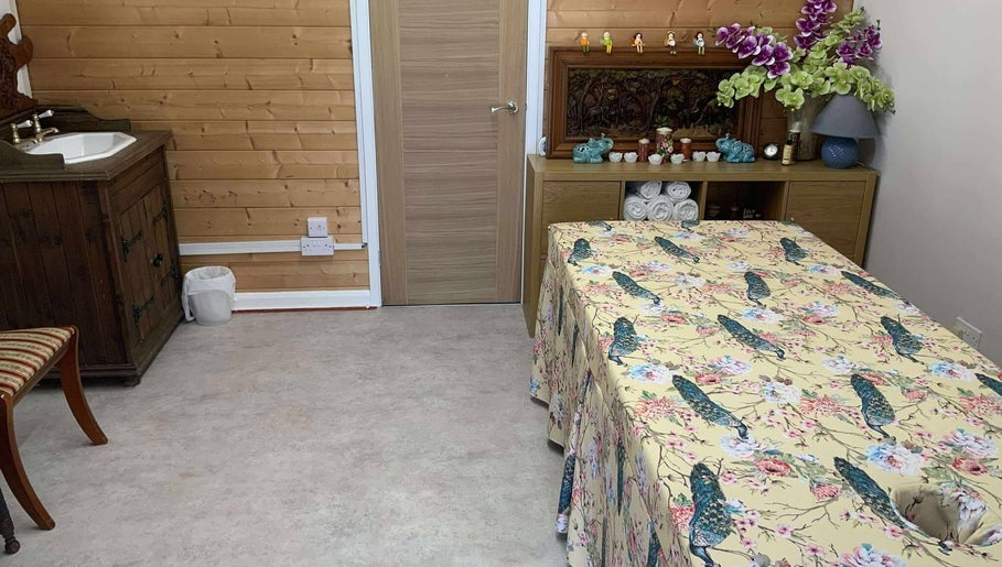 Relaxing therapy room at Oak Barn Thai Massage in Lingfield, Newchapel, England, GB with floral decor.