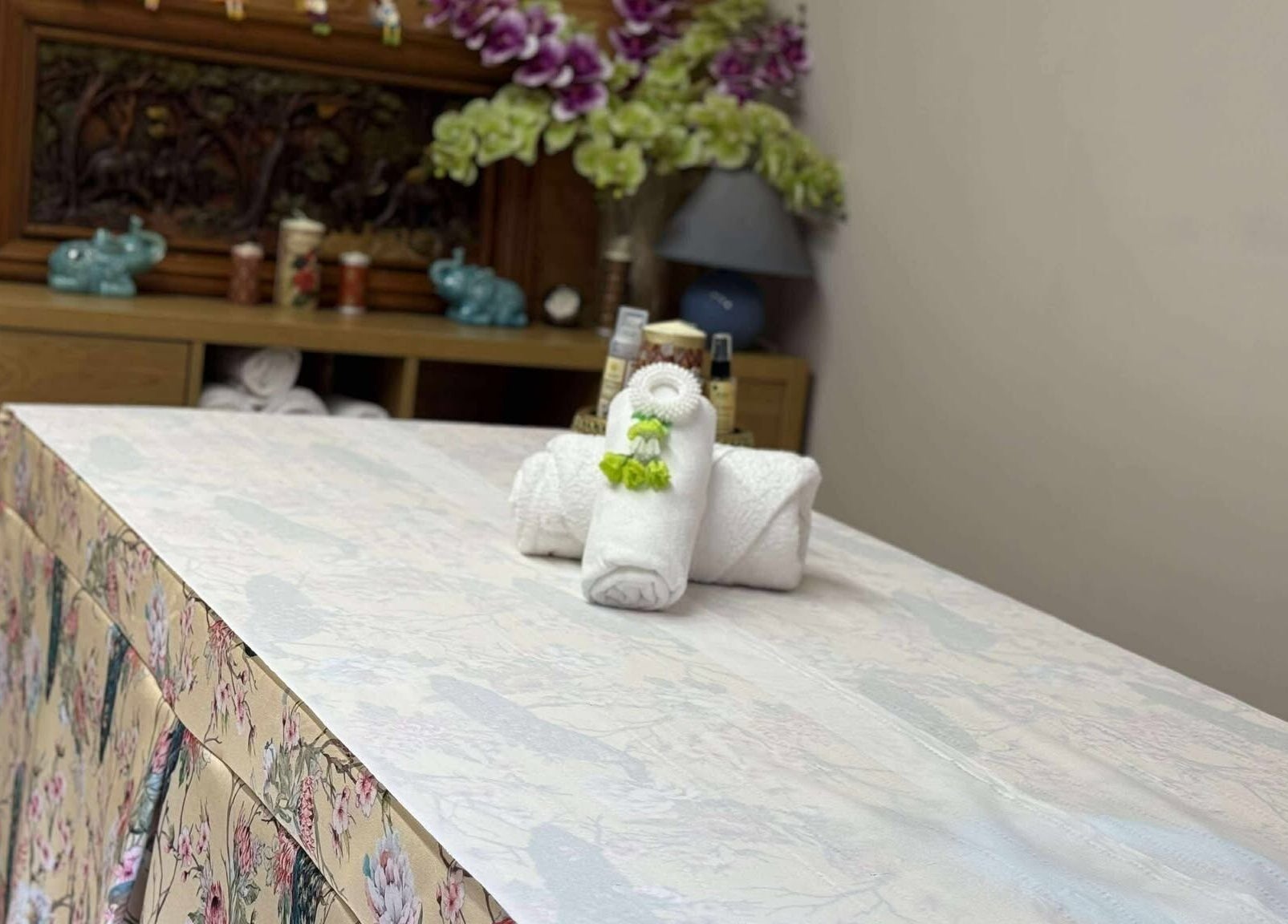 Relaxing massage table setup at Oak Barn Thai Massage in Lingfield, Newchapel, England, GB.