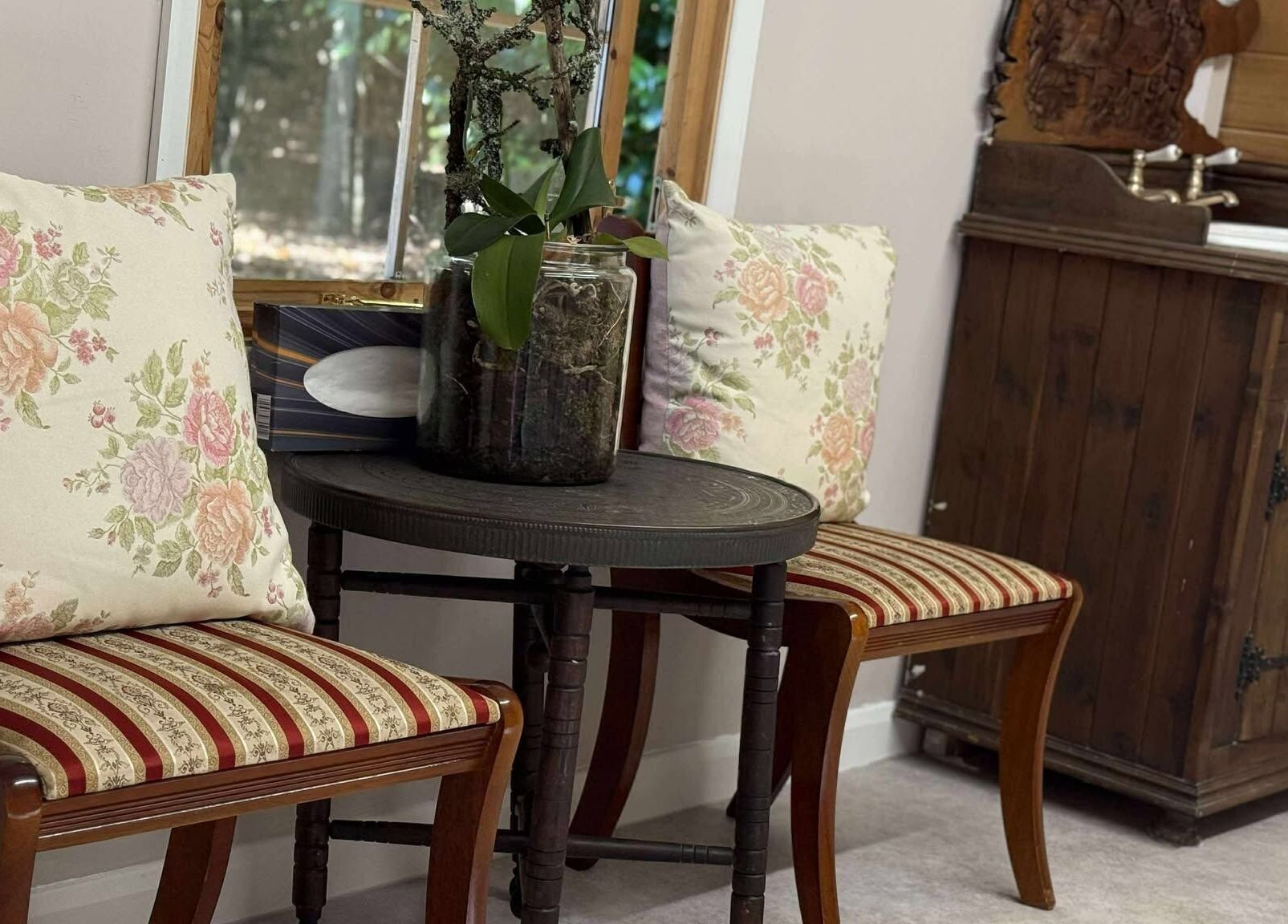 Charming seating with ornate pillows and table at Oak Barn Thai Massage in Lingfield, Newchapel, England, GB.
