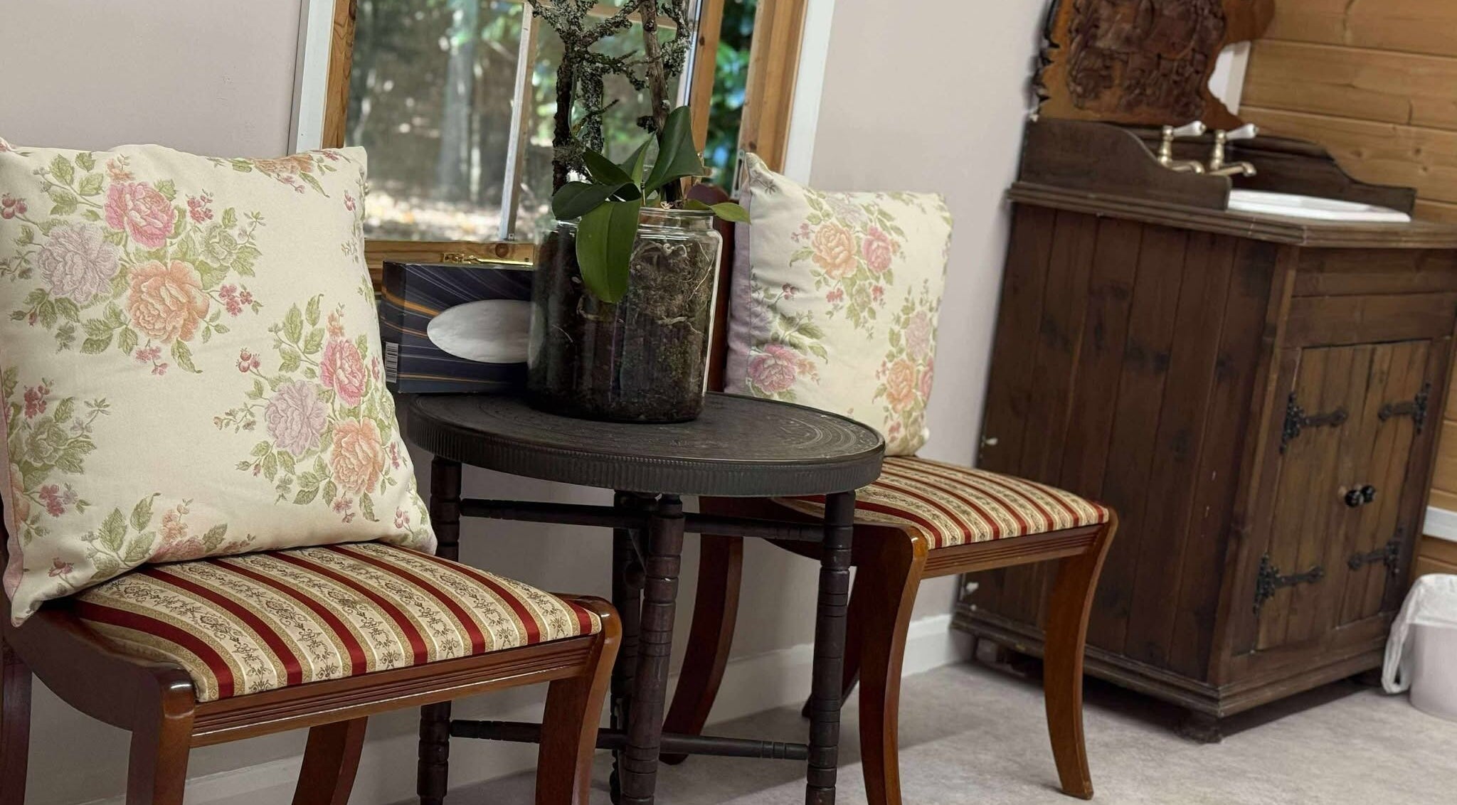 Charming seating with ornate pillows and table at Oak Barn Thai Massage in Lingfield, Newchapel, England, GB.