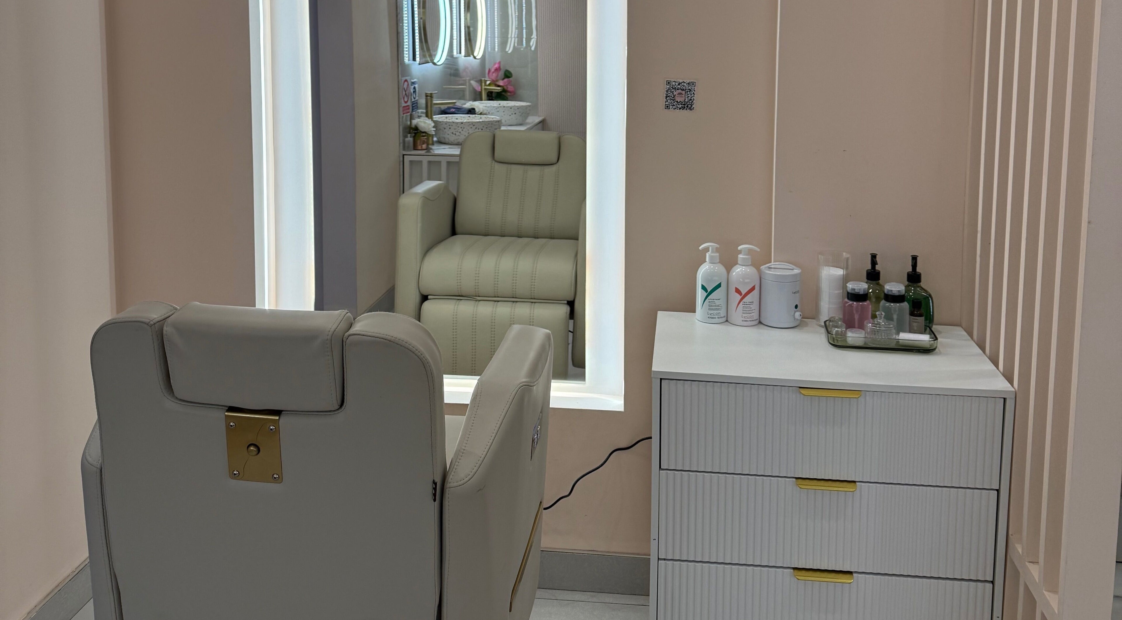 Elegant salon chair and products at 107 Putney high street SW15 1SS, London, England, GB.