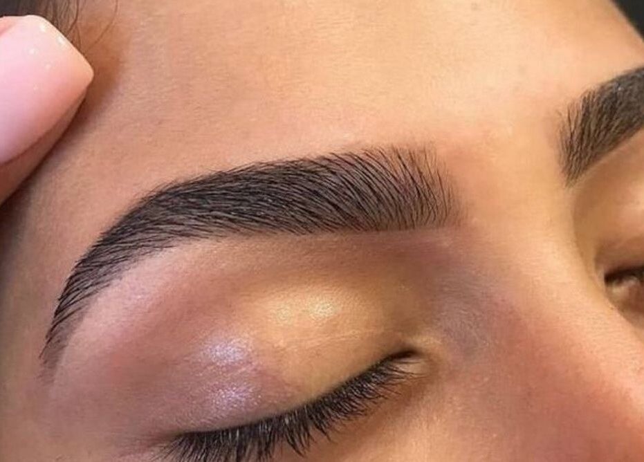 Perfectly shaped eyebrows at 107 Putney high street SW15 1SS, London, England, GB beauty salon.