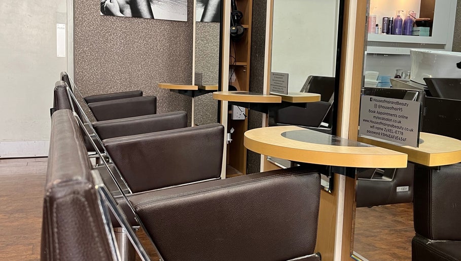 Sarita Hair & Beauty, bild 1
