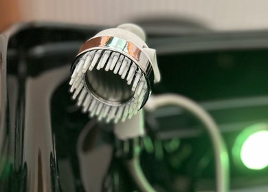 Duschkopf im Head Spa Lounge - Grömitz, Schleswig-Holstein, DE, ideal für entspannende Behandlungen.