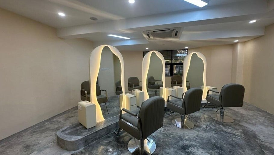 Elegant styling chairs and mirrors at He Veux Hairstudio HAIR | NAIL | LASH, Wilayah Persekutuan, Wilayah Persekutuan, MY.