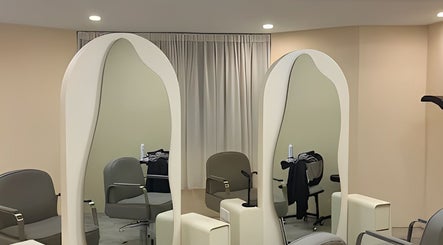 Modern salon chairs and mirrors at He Veux Hairstudio HAIR | NAIL | LASH in Wilayah Persekutuan, MY.