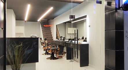 King's Throne Barbershop Kavala billede 3