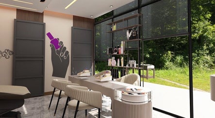 Intérieur lumineux et moderne de Soly.bc à Rabat, Rabat-Salé-Kénitra, MA avec équipements de beauté.