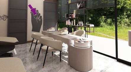 Espace élégant pour soins des ongles chez Soly.bc à Rabat, Rabat-salé-kénitra, MA avec vue verdoyante.