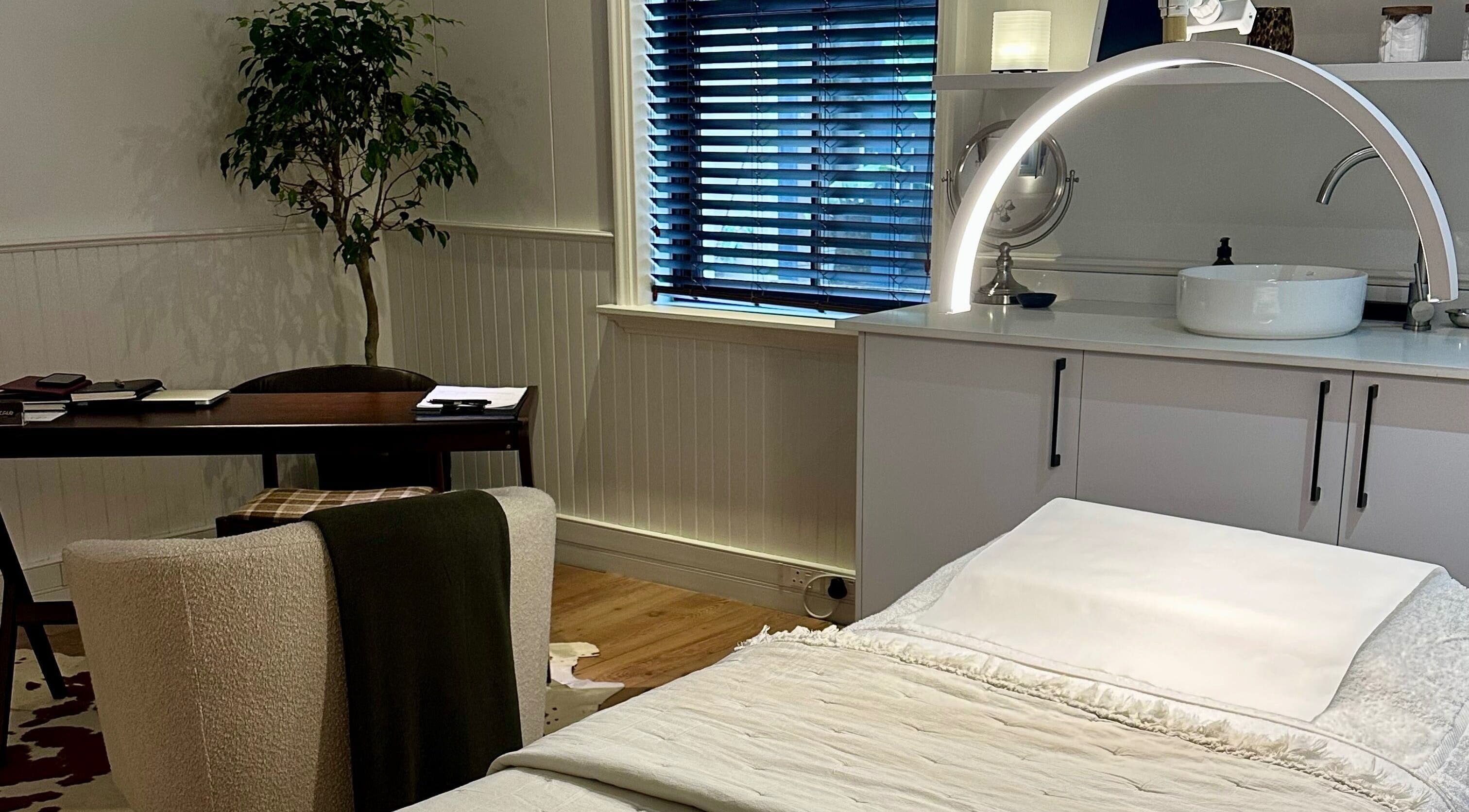 A tranquil treatment room at Pascale Dermal Aesthetics, Stellenbosch, Western Cape, ZA, featuring stylish decor.