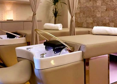 Luxurious salon wash stations at The Luxe Hair Spa, Barcelona, Catalunya, ES offer premium hair care.