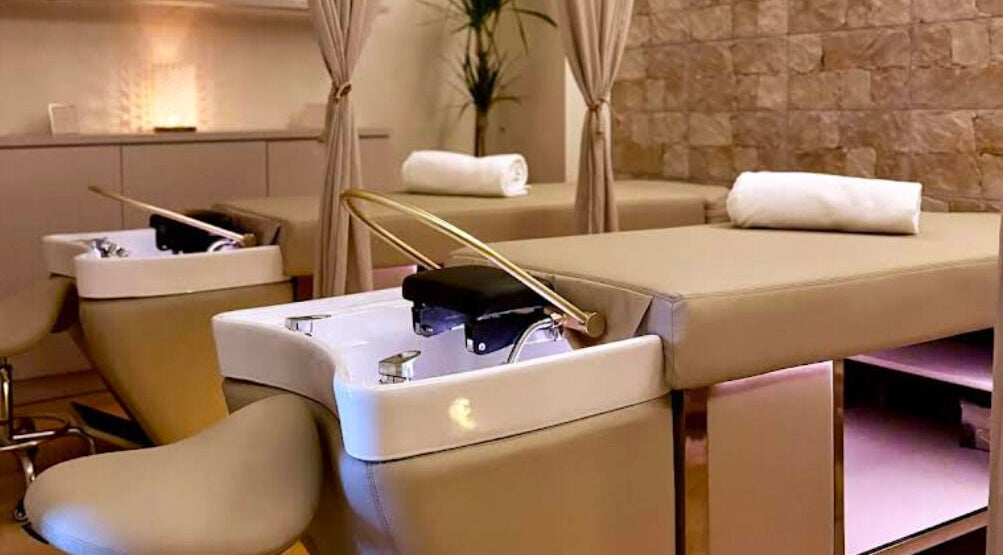 Luxurious salon wash stations at The Luxe Hair Spa, Barcelona, Catalunya, ES offer premium hair care.
