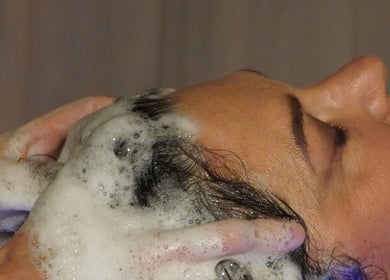 Relaxing hair wash at The Luxe Hair Spa in Barcelona, Catalunya, ES, with luxurious foamy lather.
