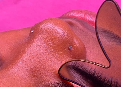 Olho glamoroso com cílios longos e decoração em Studio Maibeauty, Portimão, Faro, PT.