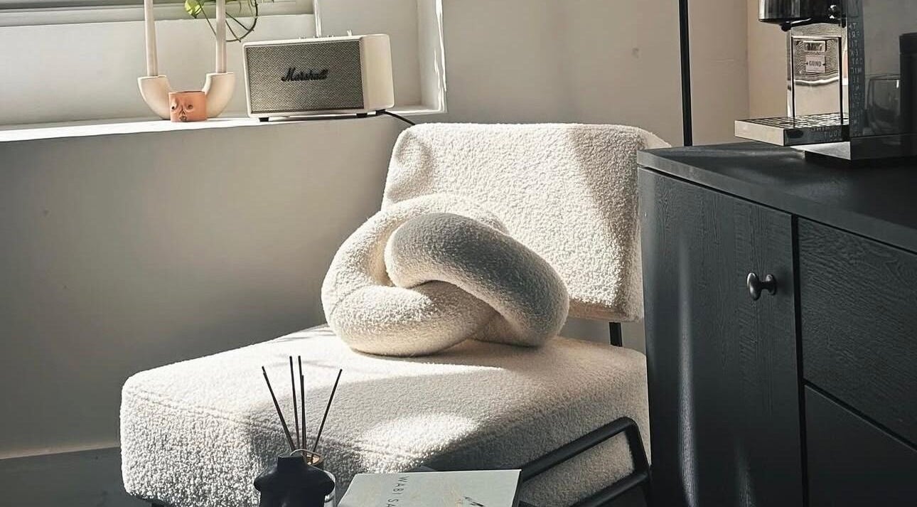 Elegant studio lounge at Hair By Jasmin Arthur in London, England, GB with minimalist décor and stylish furniture.