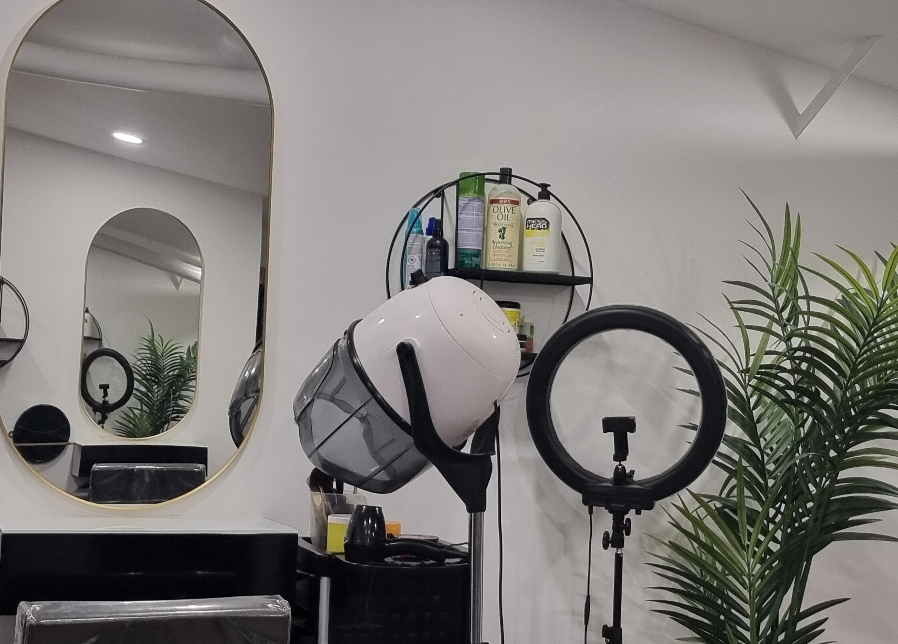 Devinerootz Salon in Grays, England, GB, featuring modern styling chair, mirror, and drying equipment.
