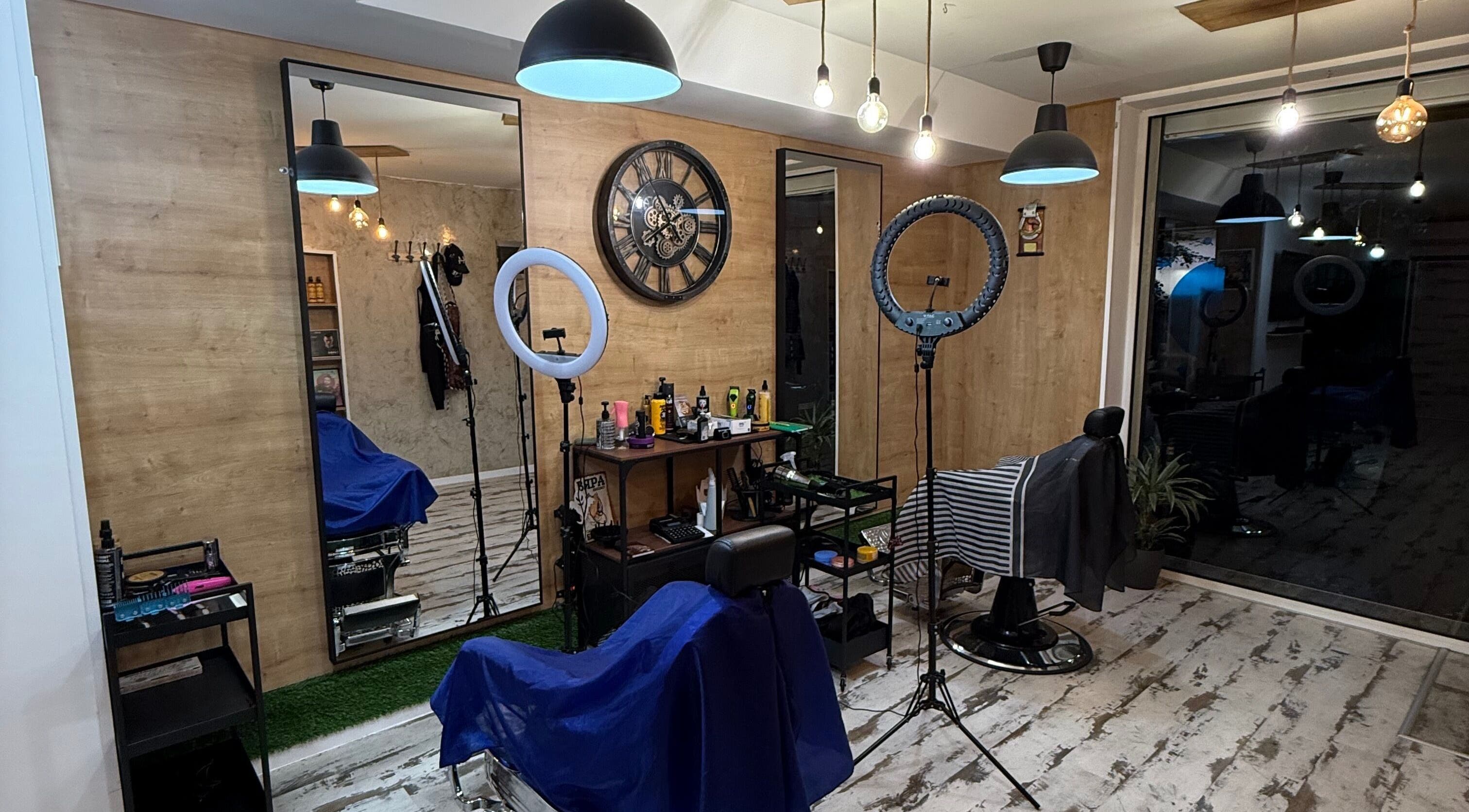 Интериор на Street Cut в София, Област София, BG с модерно осветление и оборудване.