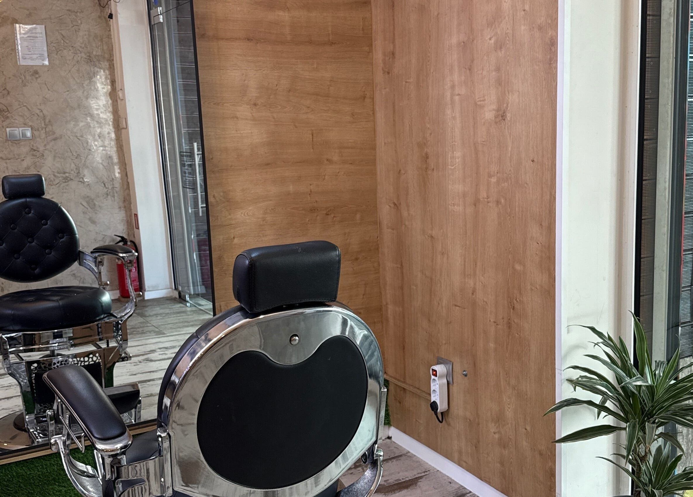 Луксозен фризьорски стол в Street Cut, София, Област София, BG.