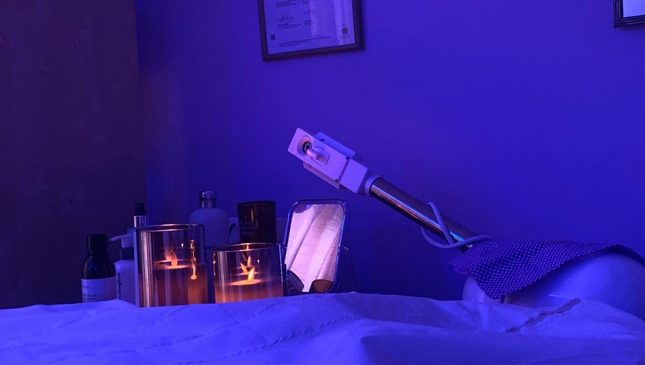 Relaxing ambiance at SIESTA7 spa in Nottingham, England, GB, featuring candles and wellness equipment.