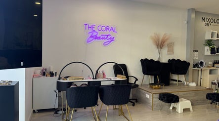 Interior moderno de The Coral Beauty en Madrid, Comunidad De Madrid, ES, con decoración elegante.