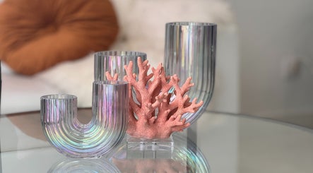 Decoración de corales y cristal en The Coral Beauty, Madrid, Comunidad De Madrid, ES.
