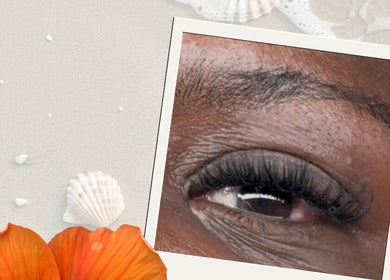 Close-up of eyelash extensions at Dushi Glow in Leiden, Zuid-holland, NL, showcasing precision and elegance.