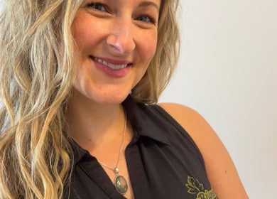 Sourire chaleureux chez Kim Brunet Choisir Le Bonheur à Mirabel, Quebec, CA.