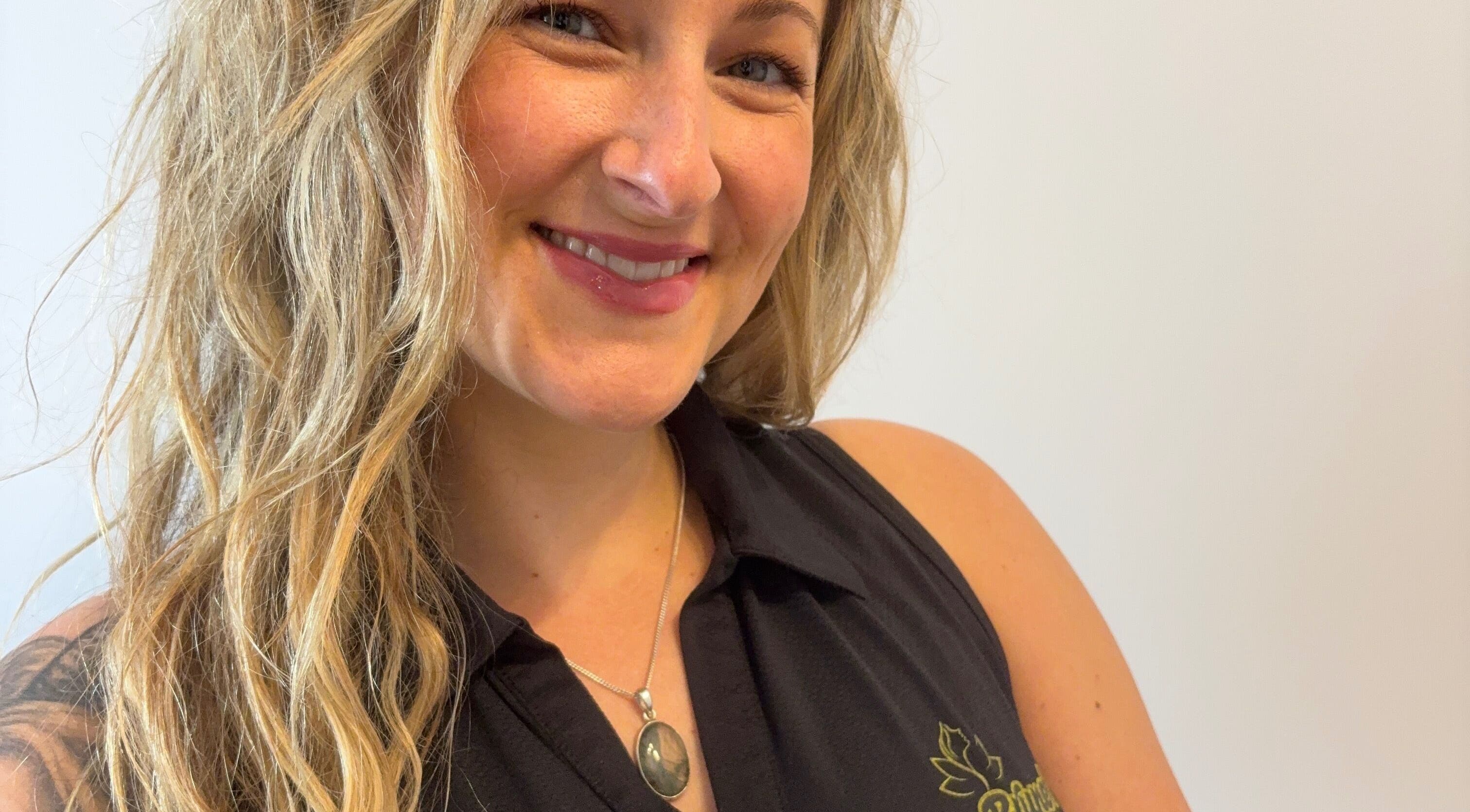 Sourire chaleureux chez Kim Brunet Choisir Le Bonheur à Mirabel, Quebec, CA.