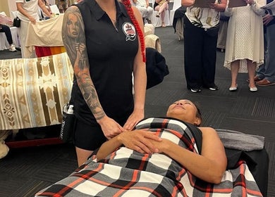 Séance de massage à Kim Brunet Choisir Le Bonheur, Mirabel, Québec, CA. Ambiance détendue et professionnelle.