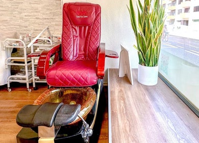 Luxurious pedicure chair at Studio Giulia, Zürich, CH, offering a relaxing spa experience.