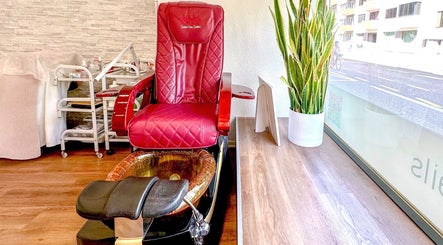 Luxurious pedicure chair at Studio Giulia, Zürich, CH, offering a relaxing spa experience.