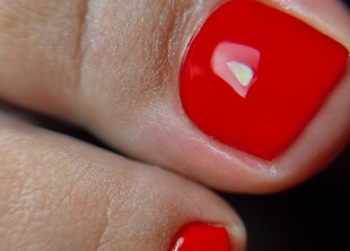Close-up of a vibrant red pedicure at STUDIO♡GIULIA, Zürich, CH, showcasing precision nail care.