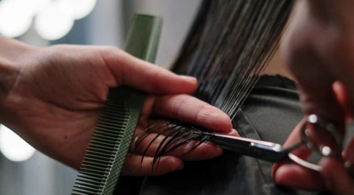 Corte profissional no Dayse Marinho Fios Design, Coimbra, Coimbra, PT.