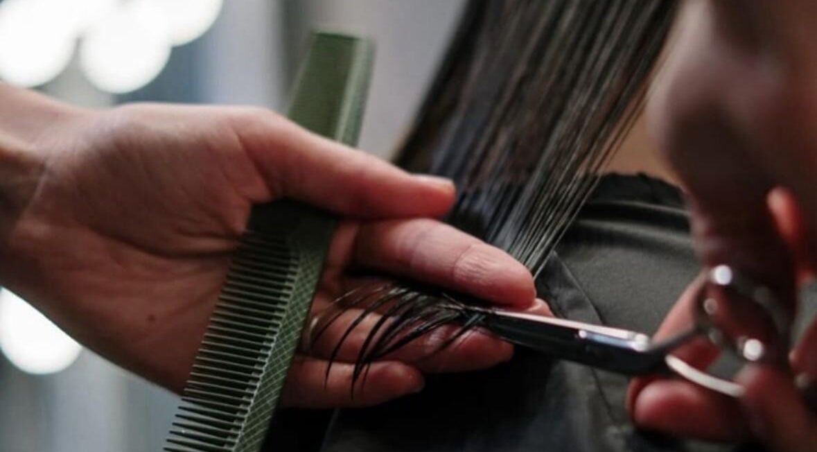 Corte profissional no Dayse Marinho Fios Design, Coimbra, Coimbra, PT.