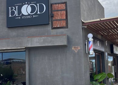Fachada de BLOOD STUDIO en Cachapoal, O'higgins, CL mostrando su distintivo cartel negro.