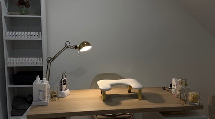 Kluxr Aesthetics manicure station at Birmingham, England, GB with elegant decor and professional products.