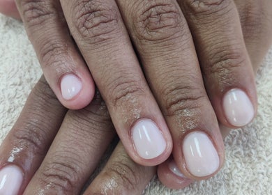 Well-manicured nails with glossy finish at Cassie's Beauty Therapy in Bude, England, GB.