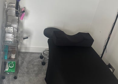 Relaxing treatment area at SJbeautystudio, Stevenage, England, GB with organized trolley and massage bed.