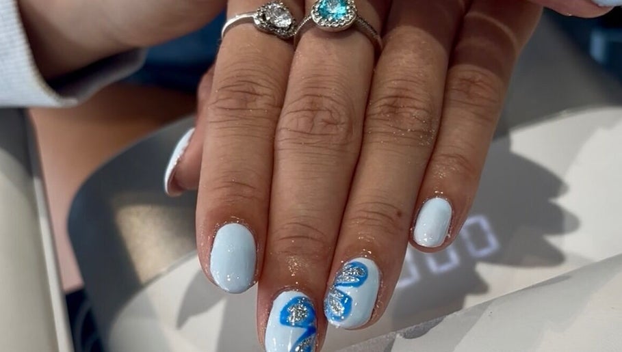 RW Nails image 1