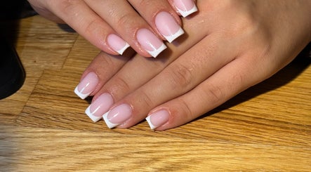 Maynailhouse image 2