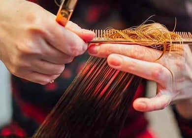 Stylist coiffant cheveux à Joanie coiffe, Hawkesbury, Ontario, CA.