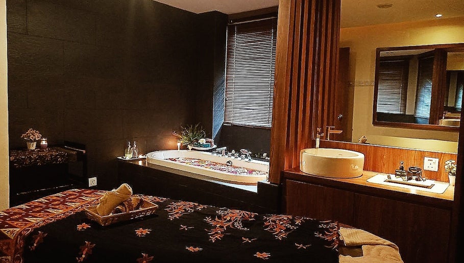 Luxury spa room at Yoyoy Kamphora Spa @ Thistle Port Dickson Resort, Port Dickson, Negeri Sembilan, MY.
