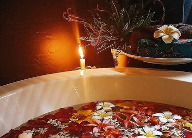 Relaxing flower bath at Yoyoy Kamphora Spa @ Thistle Port Dickson Resort, Port Dickson, Negeri Sembilan, MY.