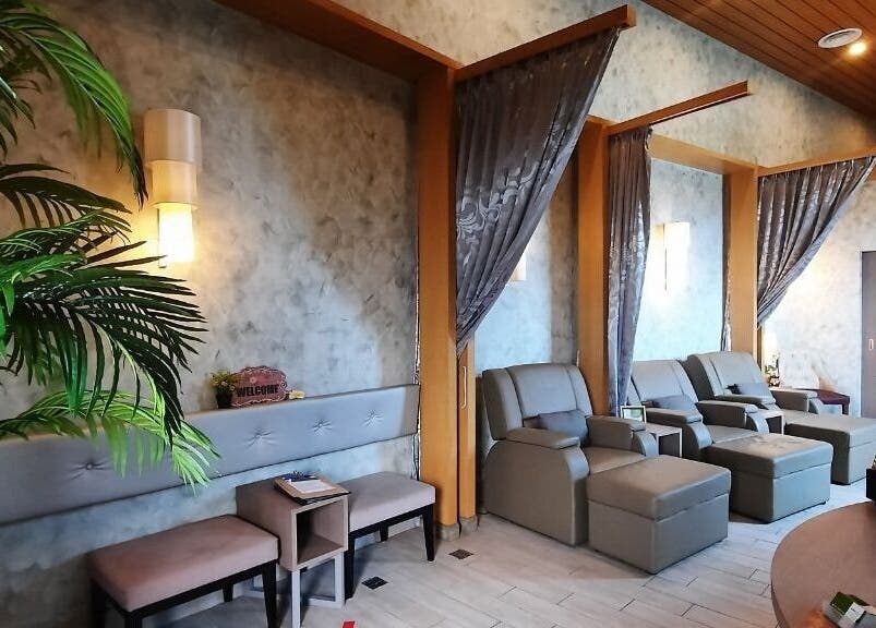 Relaxing lounge at Yoyoy Kamphora Spa @ Zenith Hotel Putrajaya, Wilayah Persekutuan, MY with elegant seating.