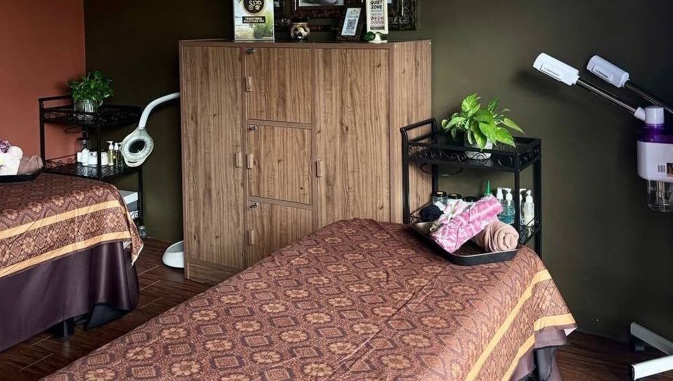 Elegant spa room at Yoyoy Kamphora Spa Ayer, 8 Putrajaya, Wilayah Persekutuan Putrajaya, MY. Exclusive for ladies.