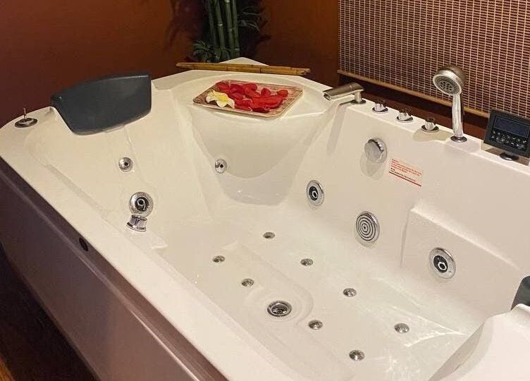 Luxurious jacuzzi at Yoyoy Kamphora Spa Ayer at 8 Putrajaya (Ladies Only), Putrajaya, Wilayah Persekutuan Putrajaya, MY.